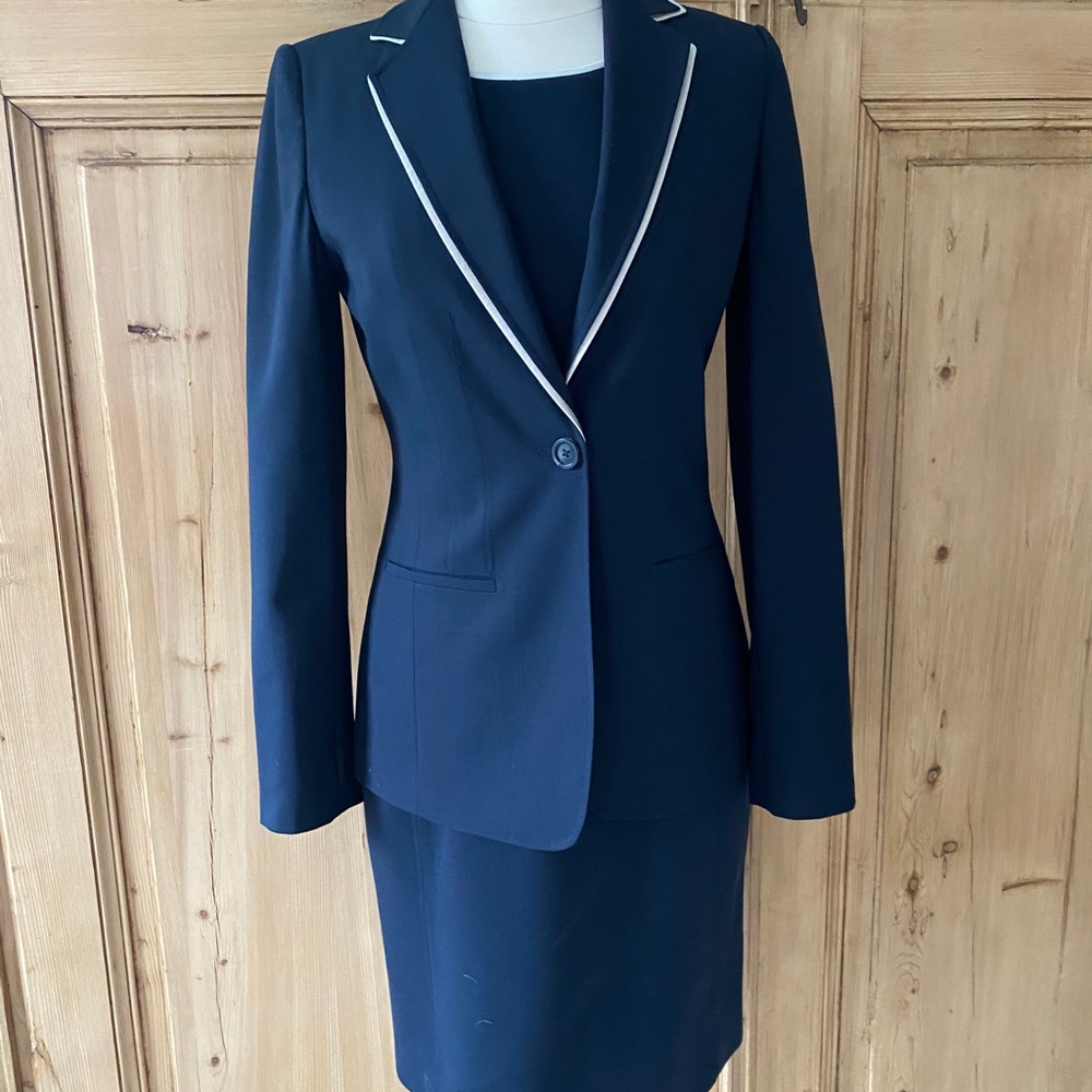 Tahari Navy Suit Size 8
